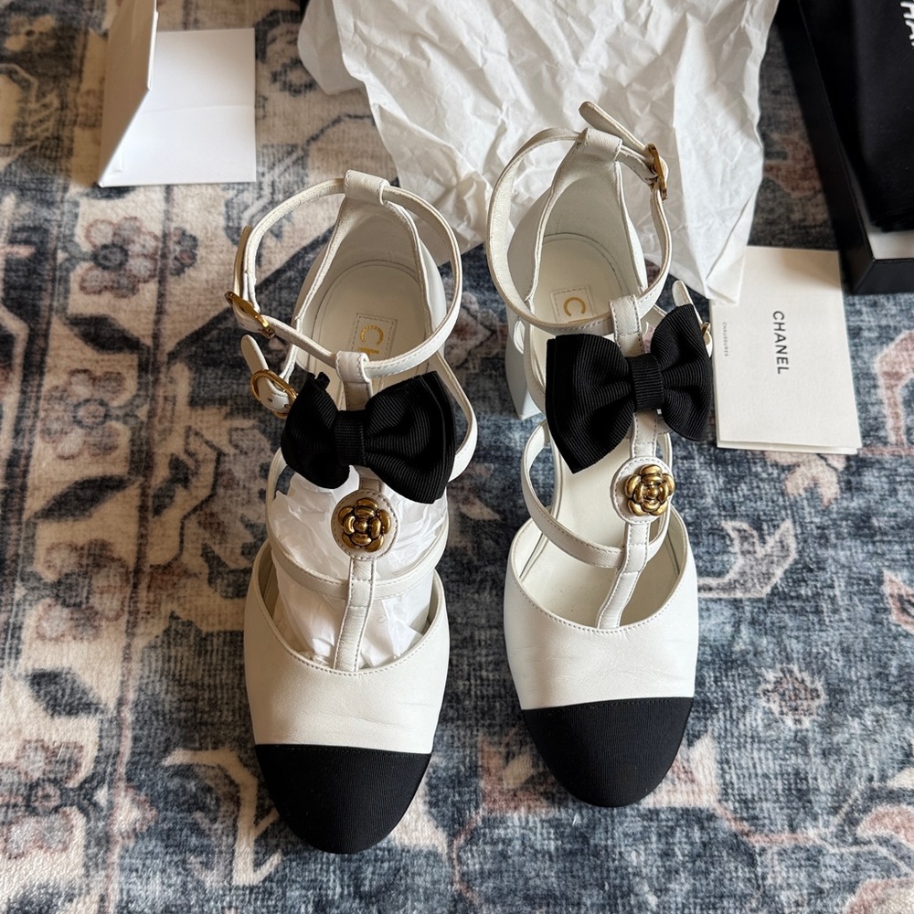 Authentic Chanel Camelia Lambskin & Grosgrain T-Strap Mary Jane Pumps size 37 - Picture 6 of 17